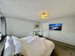Breathtaking Views • 4BR • Chef Kitchen • Sleeps 9 - Image 5