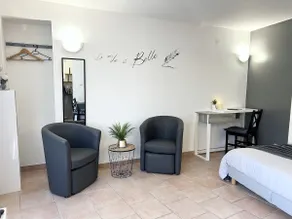Le Petit Cocon - Bright & Comfortable - Image 2