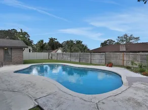 Cozy/comfortable pool home - Image 3