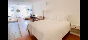 BEST Williamsburg location! Cozy - Image 2