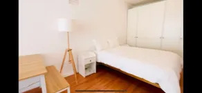 BEST Williamsburg location! Cozy - Image 3