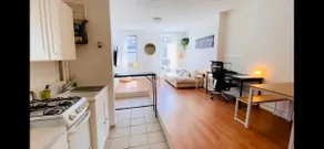 BEST Williamsburg location! Cozy - Image 5