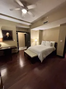 Luxury 2-bedroom apartment in The Mayo Hotel - Image 4