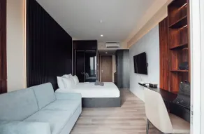 Cozy studio Nagoya fit 4, 55” TV - Image 5