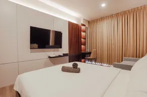 Cozy studio Nagoya fit 4, 55” TV - Image 3