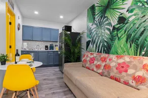 Boutique Tropical Studio | King Bed & Free Parking - Image 2