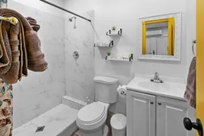Boutique Tropical Studio | King Bed & Free Parking - Image 3