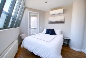 Three Bedroom West Village Townhouse - Image 4