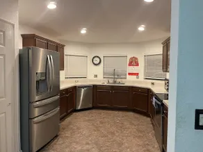 4 Bedroom in Quiet Neighborhood - Image 3