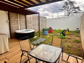 Spring House - Santa Ana - Image 4