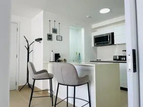 Centrally located, elegant and minimalist - Image 4