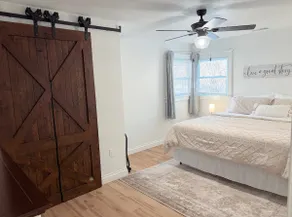 Cozy Farmhouse Getaway - Image 5