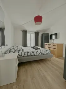 Atypical and cozy, quiet, AC - Image 4