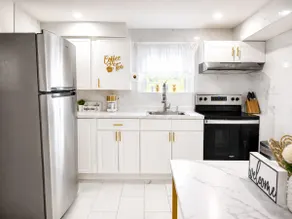 Quiet 2BR Near Wynn Hosp | Parking + Self Check-In - Image 3