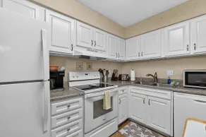 Walk to Village! Pool, Pickleball, Pet-Friendly - Image 5