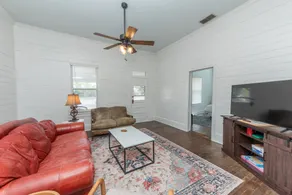 Cozy Farmhouse Retreat | Pet-Friendly | Fast Wi-Fi - Image 2