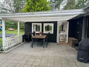 Family oasis near the beach with trampoline and pizza oven - Image 2