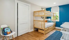 Family Friendly 3-BR Bungalow near Attractions - Image 3