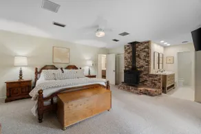 Spacious 4BR Retreat Fish Pond, Fire Pit&Game Room - Image 3