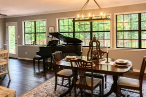 The Parker House|Step-Free|Carport|Sleeps 6|Quiet - Image 4