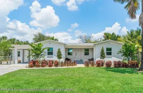 Coastal Home w/ Heated Pool and Guest House! - Image 3
