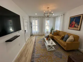 Charming 1BR | Free Parking | Near Light Rail - Image 2