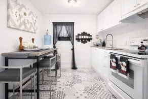 Duplex: Chic & exquisitely curated retreat. - Image 3