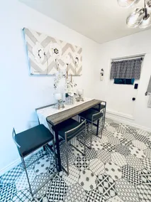 Duplex: Chic & exquisitely curated retreat. - Image 5