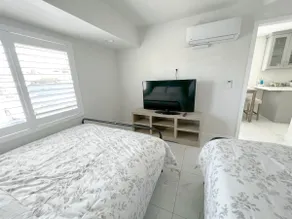 Entire Disneyland, little Saigon home sleep 4 - Image 3