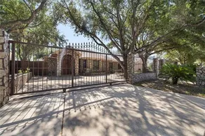Luxury Home 3 Bedroom 2 Bathroom - Image 2