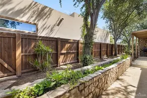 Luxury Home 3 Bedroom 2 Bathroom - Image 3