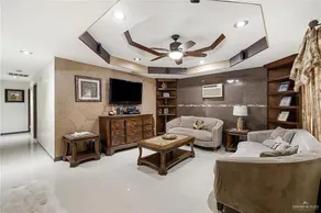 Luxury Home 3 Bedroom 2 Bathroom - Image 4