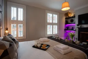 King Suite close to Manchester City Centre, R2 - Image 2