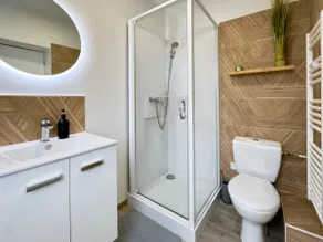 Besson Bey II - Ideal for couples & professionals - Patio - WiFi - Near train station - City center - Image 5