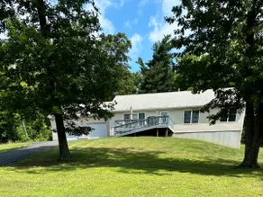 Peaceful Country 3 Bedroom Home - Image 3