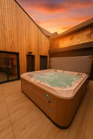 L'Usine: Stylish loft with private hot tub and garage - Image 5