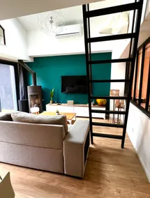 L'Usine: Stylish loft with private hot tub and garage - Image 2