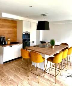 L'Usine: Stylish loft with private hot tub and garage - Image 3