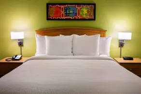 Convenient Suite with Outdoor Pool And Kitchen - Image 3