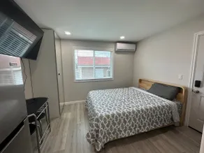 Private one bedroom and bathroom - Image 4