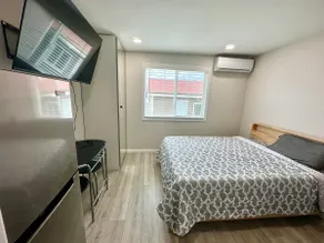Private one bedroom and bathroom - Image 3