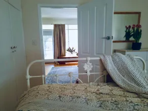 Hillview Cottage - King Bed Parking Pet Friendly - Image 5
