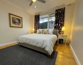 Hillview Cottage - King Bed Parking Pet Friendly - Image 3