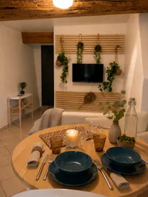 Cozy nest - cathedral view, downtown & WIFI - Image 3