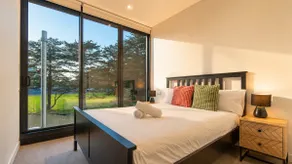 North Ryde 2BR Study, Metro, Parking, Pool - Image 3