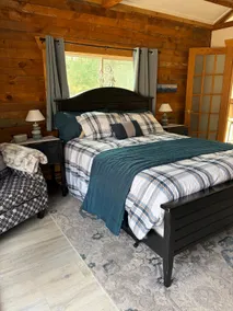 Cuddle up in this cozy cabin - Image 2
