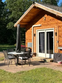 Cuddle up in this cozy cabin - Image 4