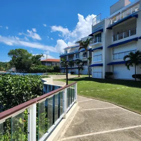 Balcony with an ocean view - Image 3