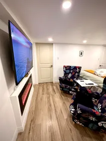 Luxurious PVT Studio Near Fairview mall & Airport - Image 3