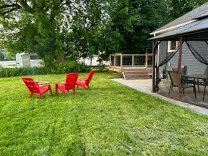 Peaceful Cottage • Close to Lake Simcoe + Fire Pit - Image 4